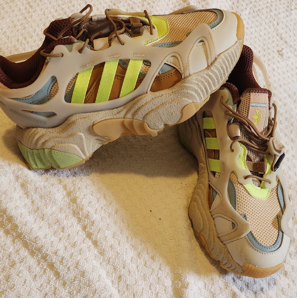 Adidas sneakers / unisex